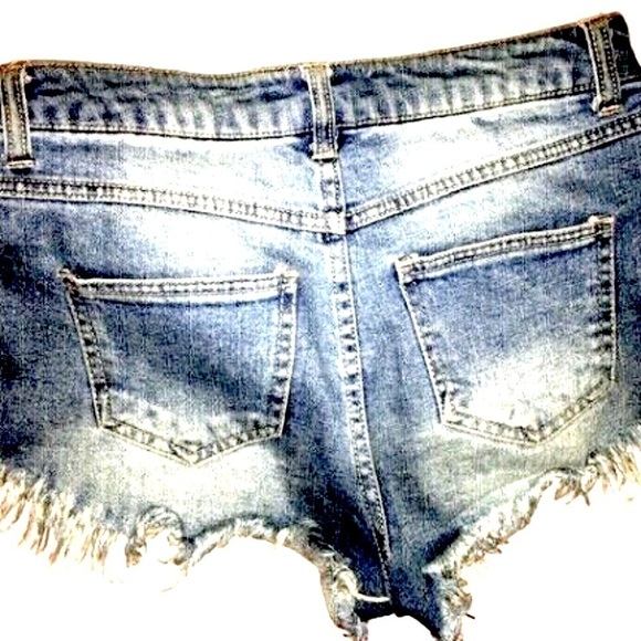 High Thigh Cut Off Shorts Frayed Rewash, High Waist, Distressed - Picture 4 of 5